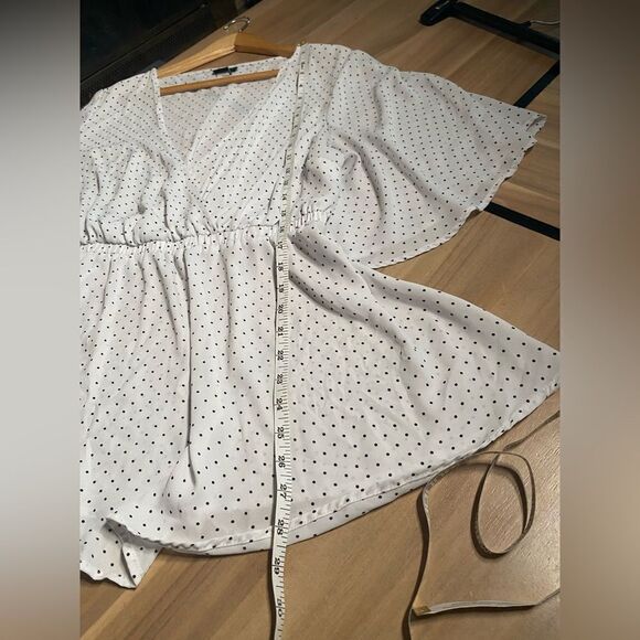 ‎White with black polka dots torrid top - Picture 3 of 5